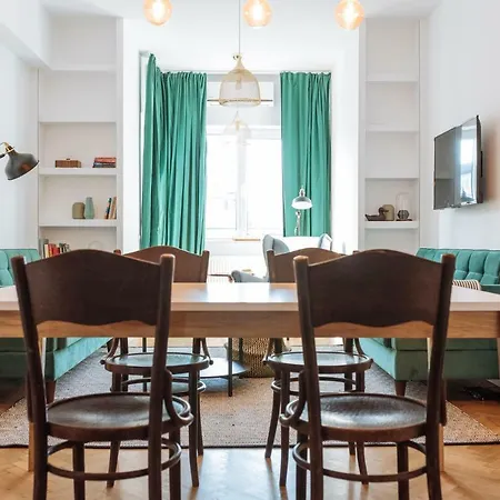 Brezoianu Spacious Flat Daire