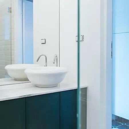 Brezoianu Spacious Flat Daire