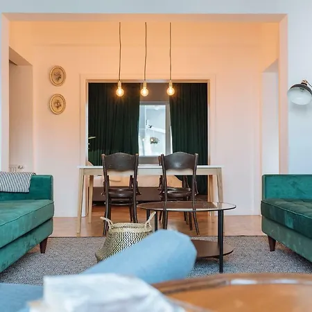 Daire Brezoianu Spacious Flat Bükreş