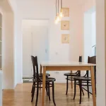 Brezoianu Spacious Flat 아파트 *
