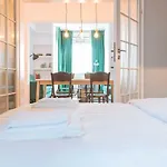 Brezoianu Spacious Flat *