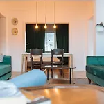 Brezoianu Spacious Flat *