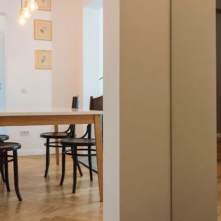 Brezoianu Spacious Flat *