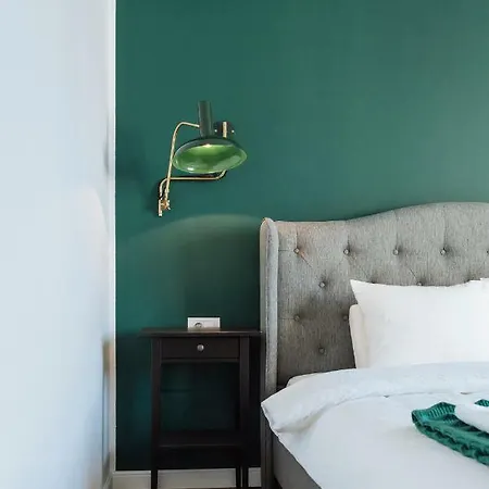 Brezoianu Spacious Flat דירה *