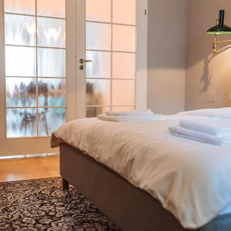 Brezoianu Spacious Flat דירה