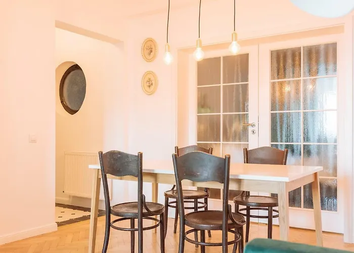 Brezoianu Spacious Flat Daire