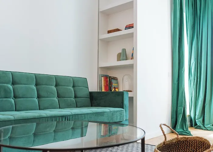 Daire Brezoianu Spacious Flat Bükreş