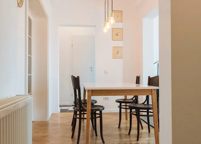 Brezoianu Spacious Flat Daire *