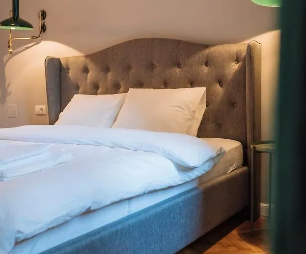 Daire Brezoianu Spacious Flat Bükreş